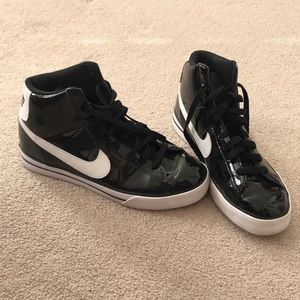 Women’s Nike Sneaker